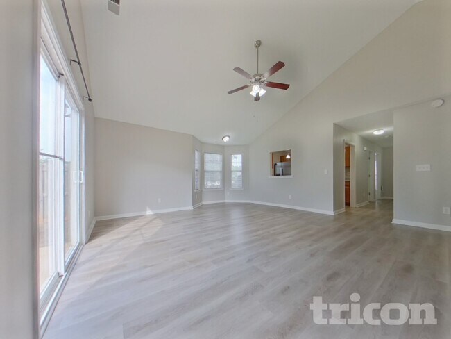 Foto del edificio - 819 Chablis Dr