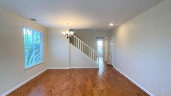 Building Photo - Concord Beautiful 4 bedroom 2.5 bathroom h...