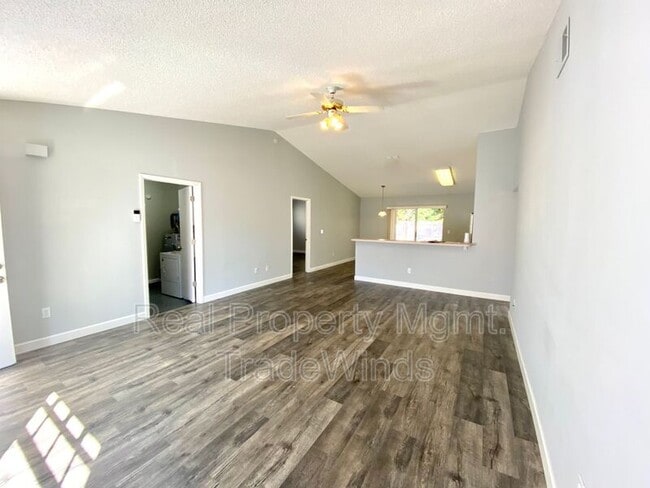 Building Photo - 331 Feather Tree Dr