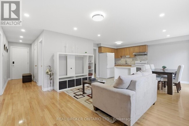 Building Photo - 2 Sir Jacobs Crescent