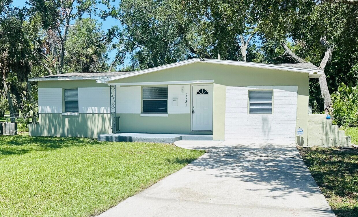 Foto principal - 2731 Union St S