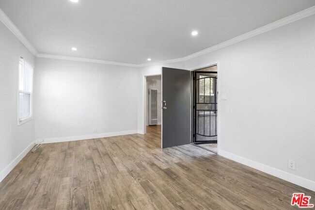 Building Photo - 8554 Alcott St