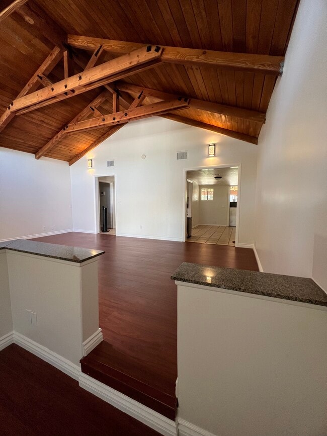 Sala de estar - 8731 Colbath Ave