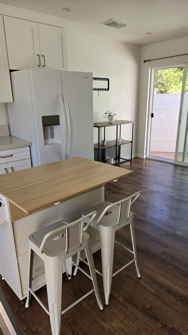 Building Photo - 6619 Daryn Dr