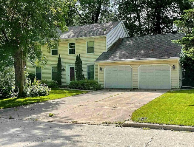 Building Photo - 422 Stonehedge Rd