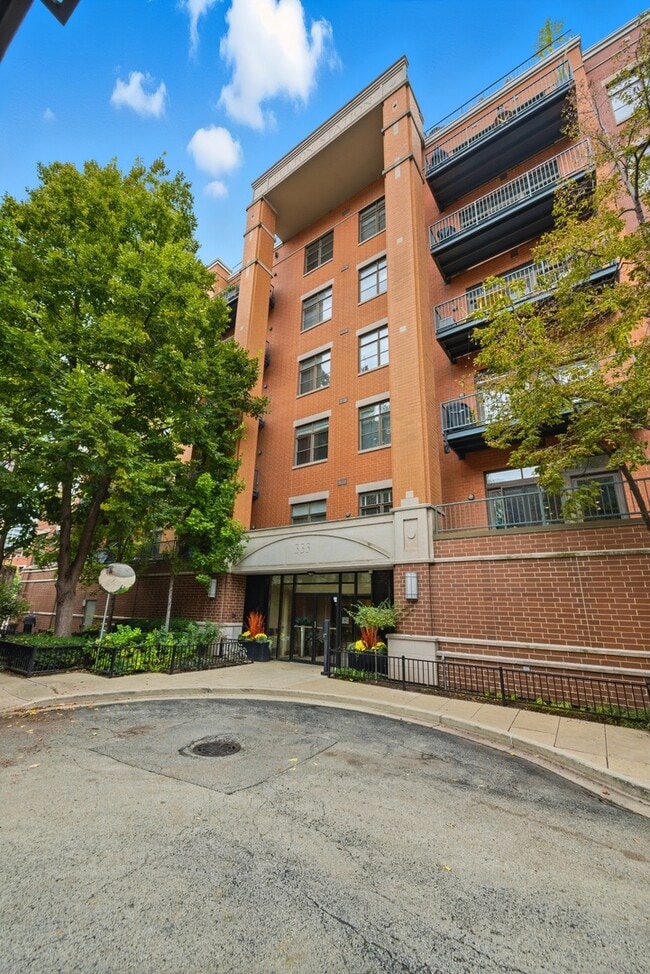 Building Photo - 333 N Jefferson St Building Photo - 333 N Jefferson St