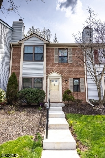 Primary Photo - 6 Lyon Ln