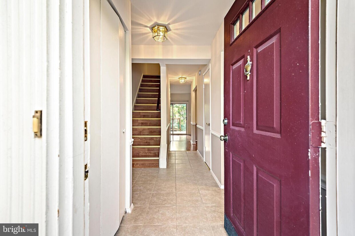 7030 Roslyn Ave, Derwood, MD 20855 Townhome Rentals in Derwood MD