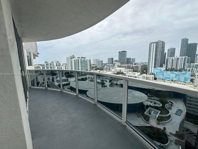 Foto del edificio - 601 NE 23rd St