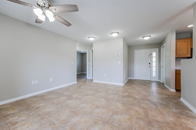 Building Photo - 400 Morningview Dr