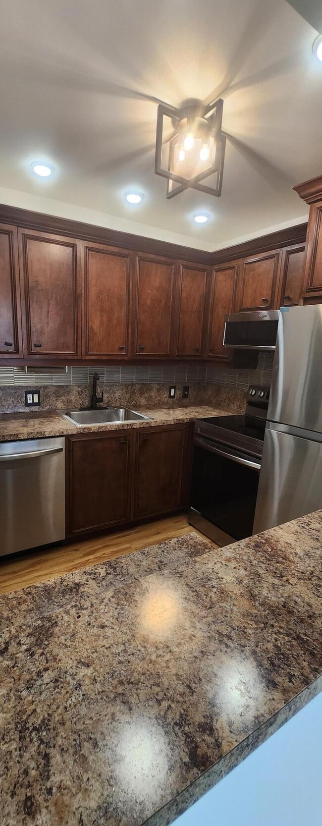 Building Photo - 538 Mansfield M