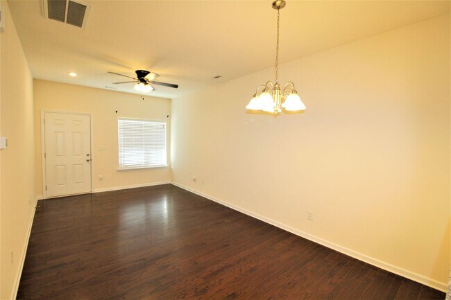 Building Photo - Beautiful 3 bedroom Townhome in Steele Creek!