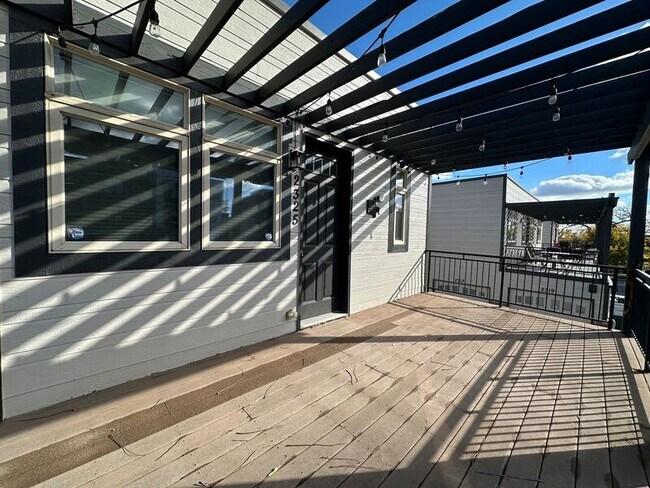 Foto del edificio - 2325 Decatur St