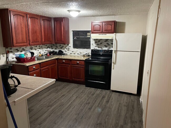 Building Photo - Cozy North Side Rooming House