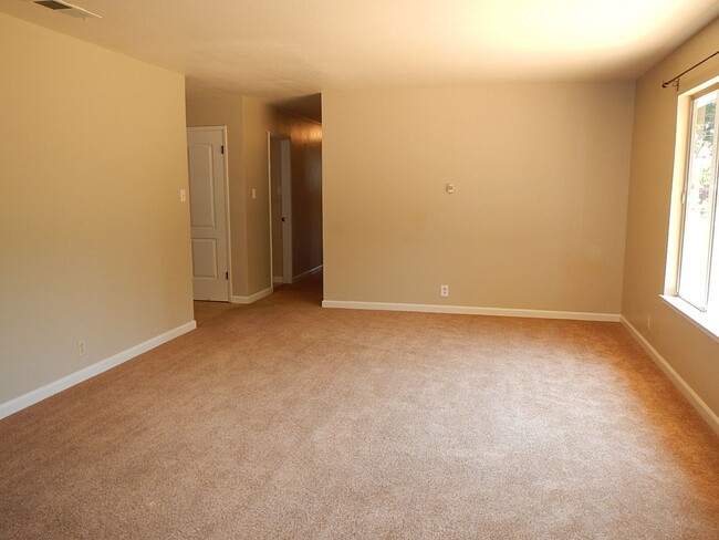 Photo - Charming 4Bed 2 Bath in great family neigh... House