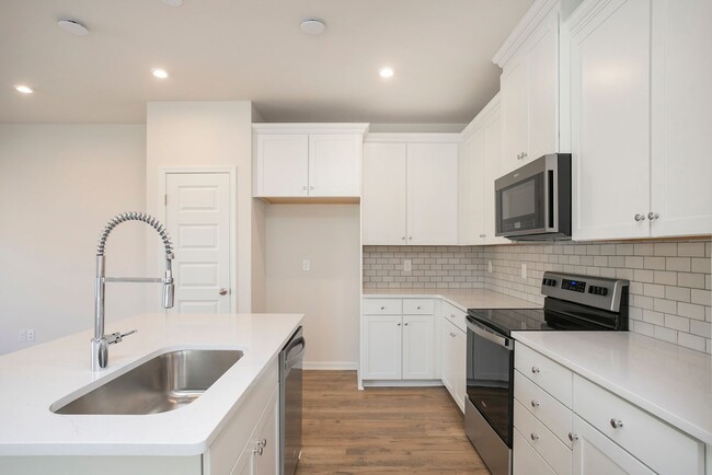 Building Photo - 5342 Bellflower Hls