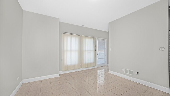 Building Photo - 835 W 14th Pl