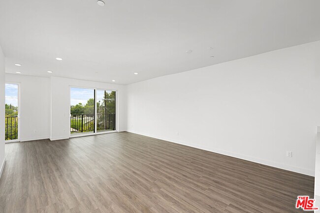 Building Photo - 6144 Whitsett Ave