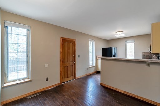 Building Photo - 2 Bed 2 Bath Home in Denver! Great Locatio...
