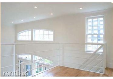 Building Photo - 312 E 95th St