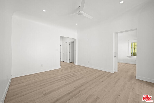 Foto del edificio - 1246 N Formosa Ave
