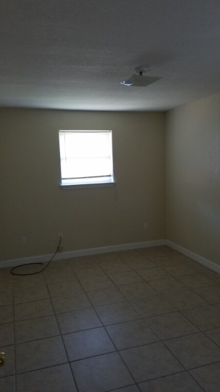 Building Photo - 3505 Kings Dr