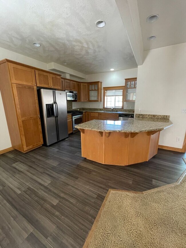 Foto del edificio - 4 Bd/3 Ba Townhouse on Pioneer Hill!