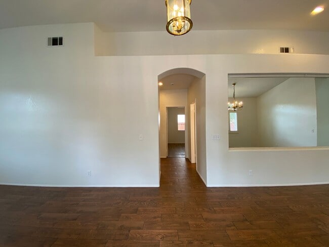 Foto del edificio - Spacious 3 Bedroom, 2 Bath located in Treasures of Caste Creek Community!