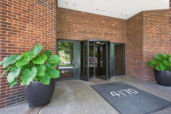 Foto del edificio - 4170 N Marine Dr