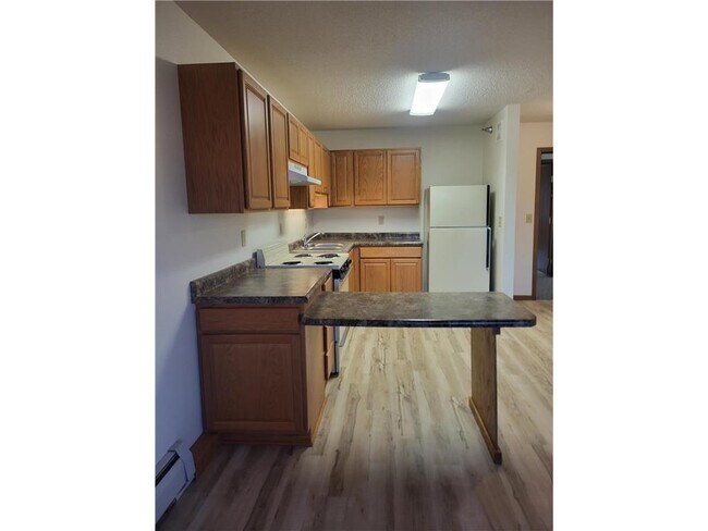 Building Photo - 609 Main St S