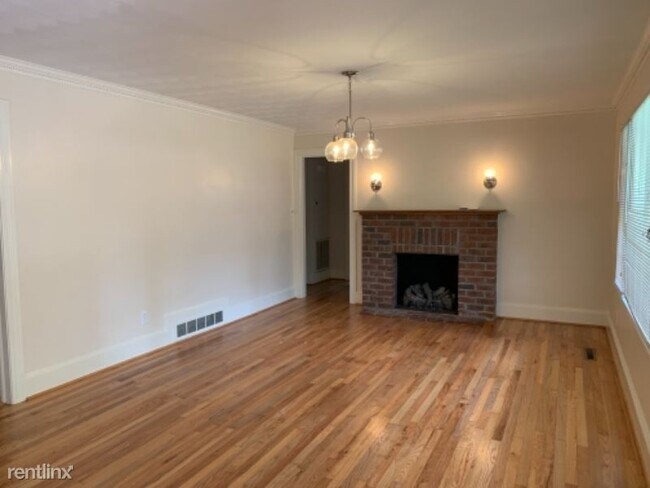 Building Photo - 3 br, 1 bath House - 1105 N Overlook Dr