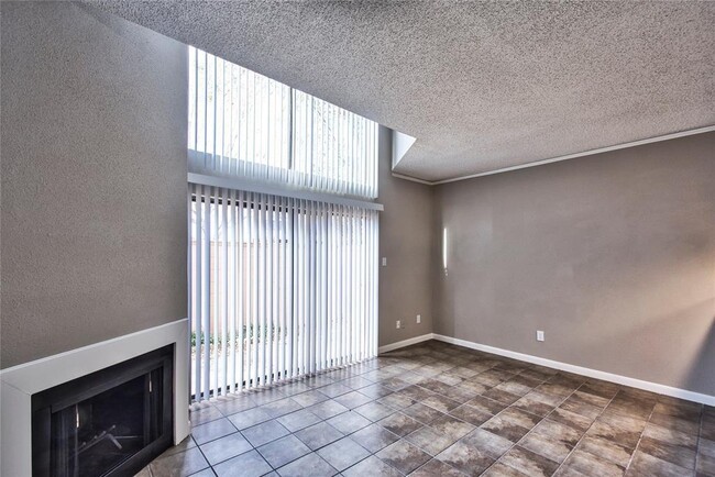Building Photo - 2125 Augusta Dr