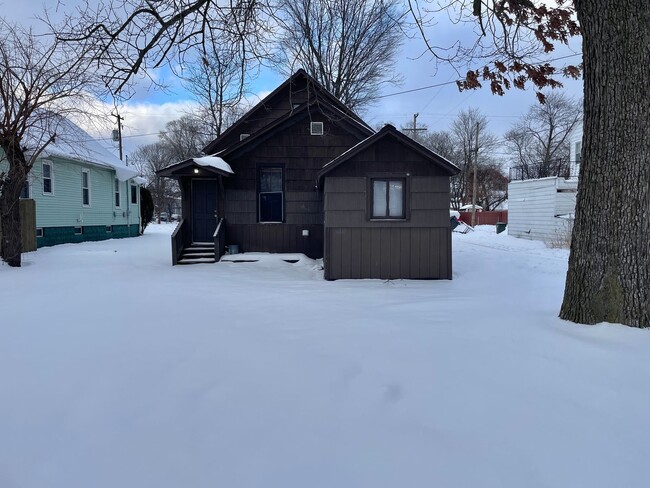 Building Photo - Four Bedroom Home in Muskegon