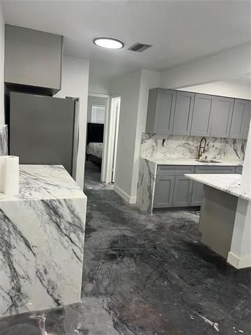 Foto del edificio - 739 NE 13th Ct