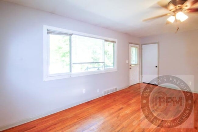 Building Photo - 3 Bedroom 1.5 Bathroom Cozy Family Home Lo...