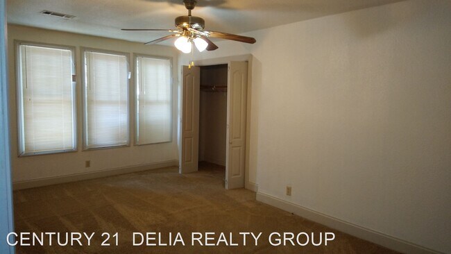 Building Photo - 4 br, 2 bath House - 207 W. 4th St.