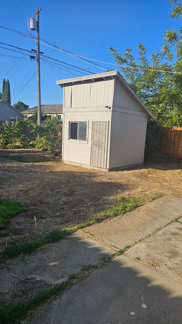 Building Photo - Two Bed One Bath Home with Shed and large ...