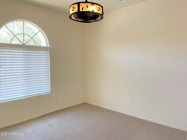 Foto del edificio - 3043 E Rochelle St