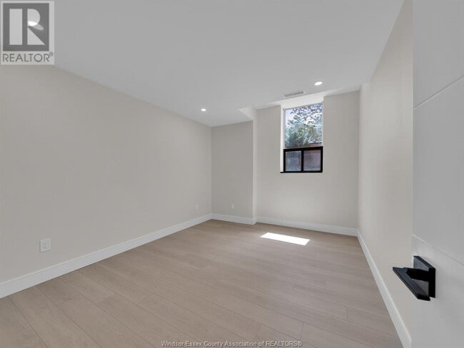 Building Photo - 3177 Riverside Dr
