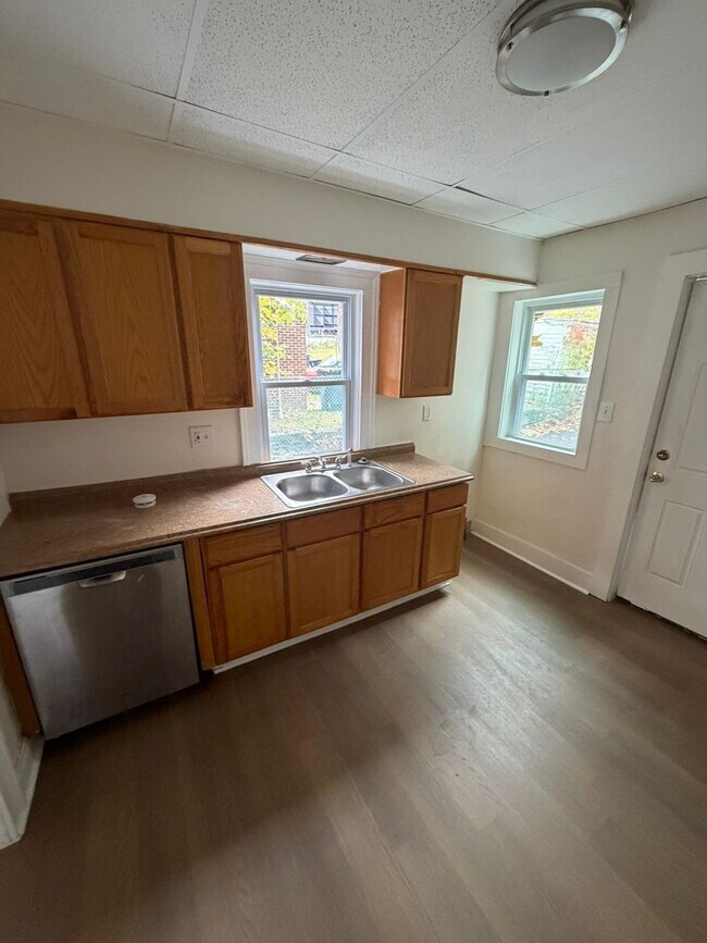 Foto del edificio - 3242-3242 Sycamore Rd