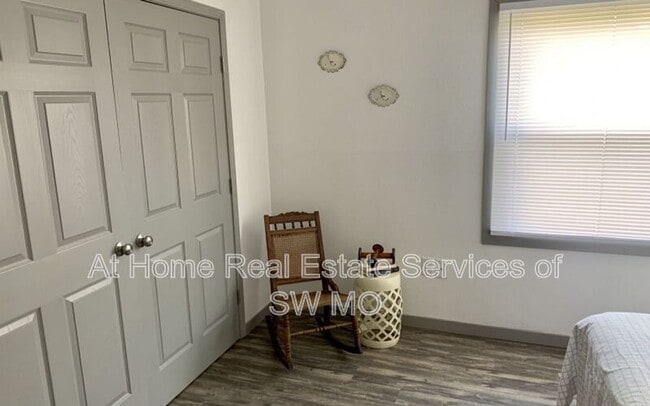 Foto del edificio - 1438 E Elm St