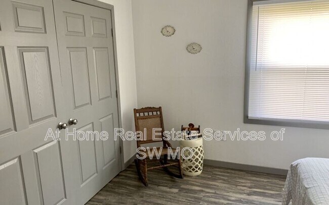 Building Photo - 1438 E Elm St