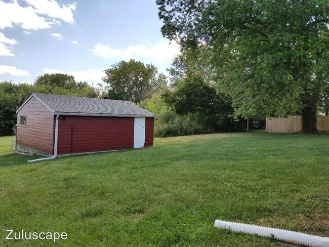 Building Photo - 3 br, 2 bath House - 5445 W. Southport Road