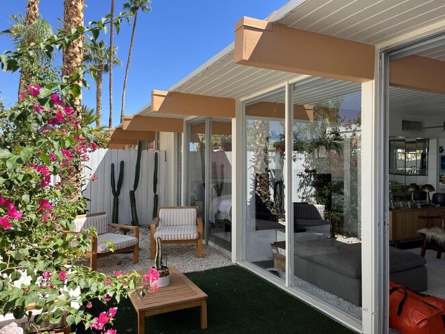 Building Photo - 1111 E Palm Canyon Dr