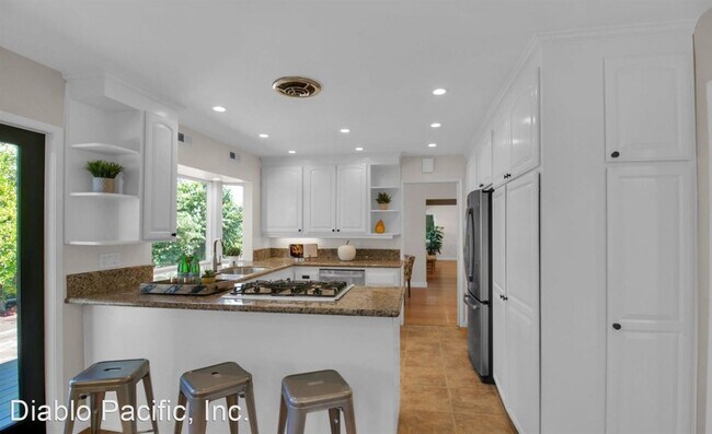 Foto del edificio - 3 br, 2 bath House - 2080 Essenay Ave