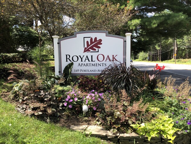 Building Photo - Royal Oak Apartments