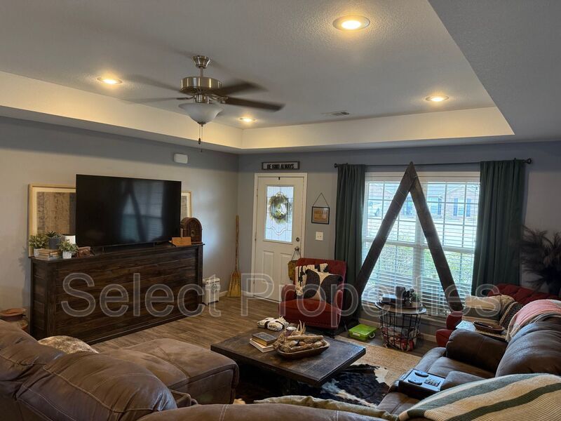 Foto del edificio - 4582 Edinburgh Dr