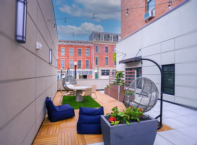 Patio del Tribunal Comunitario - 10 Prince