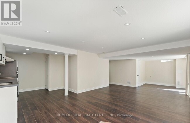 Building Photo - 42 Arrowpoint Dr