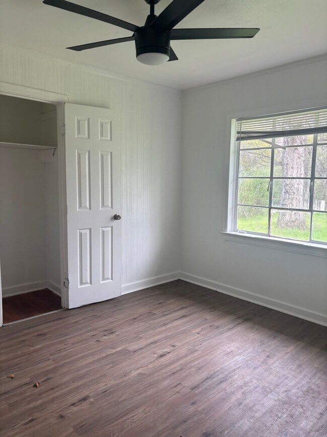 Foto del edificio - 1734 Dixie Dr